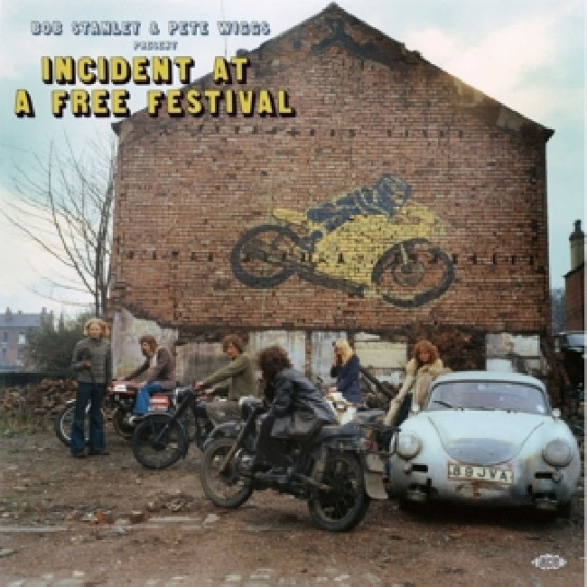V/A (Various Artists) - Incident at a free festival (..A Free Festival /Compiled By Bob Stanley & Pete Wiggs, Gatefold Sleeve LP)