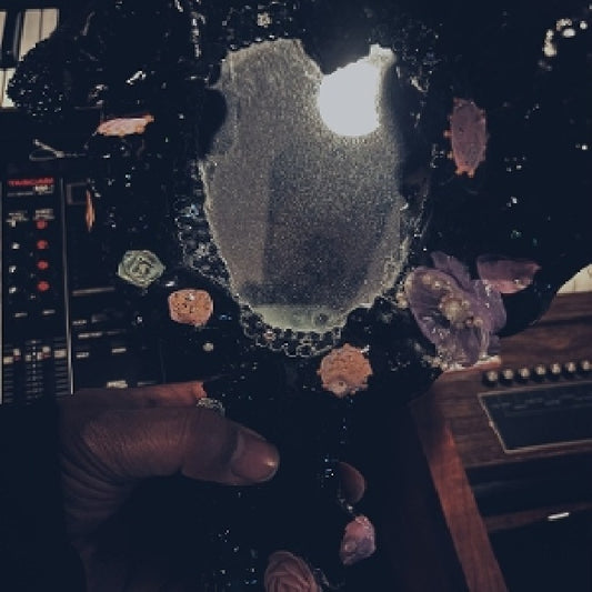 Maneka - Bathes and listens (Obi Strip muziekcassette)